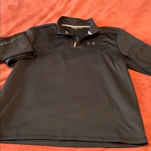 Slightly used under armour 1/4 zip size XL